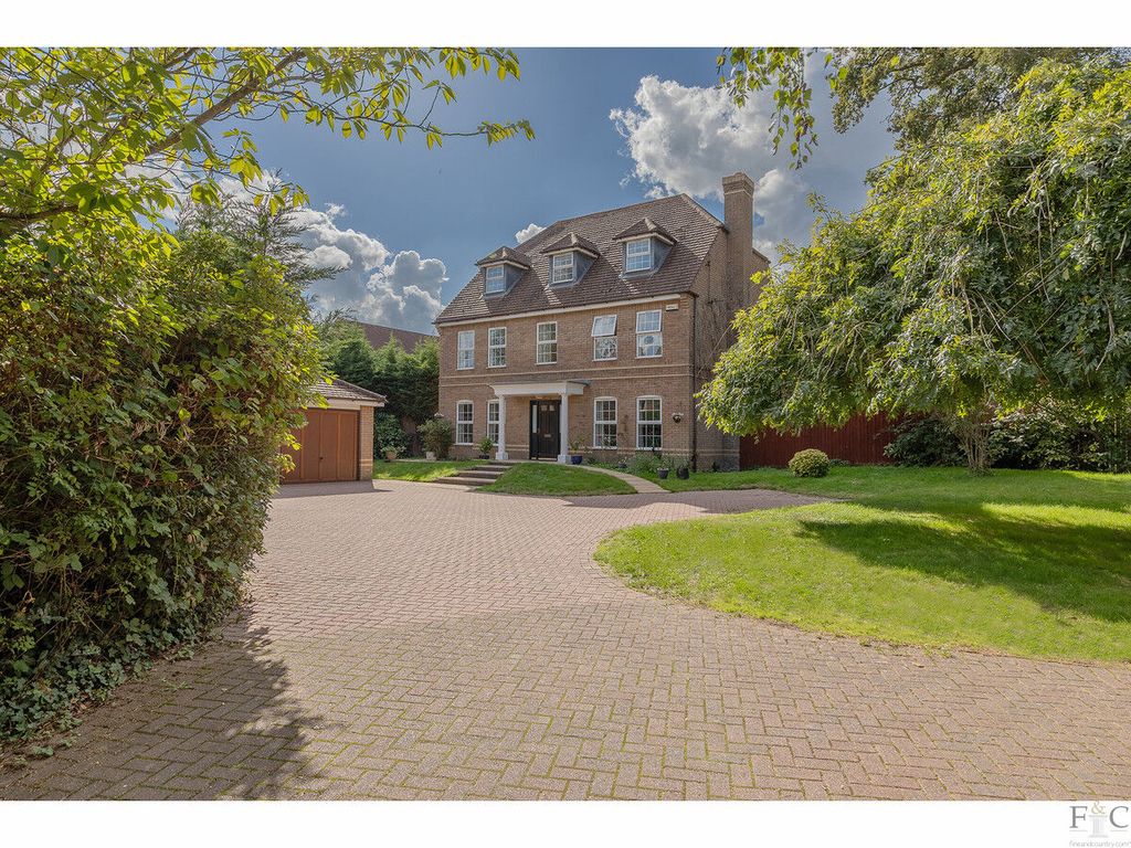 Property photo 1 of 28