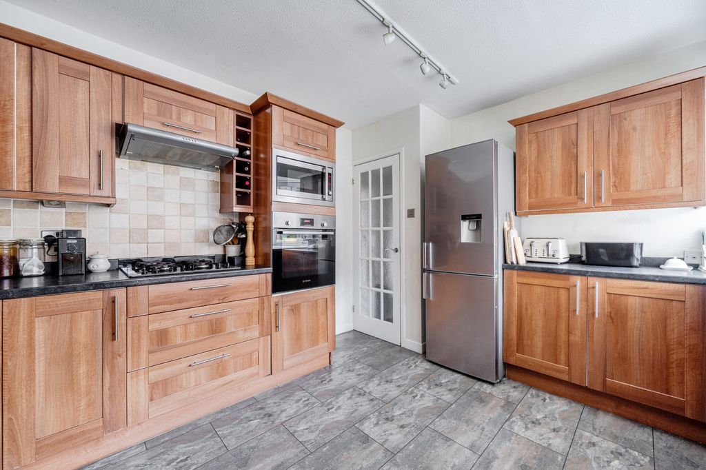 Property photo 3 of 11 3