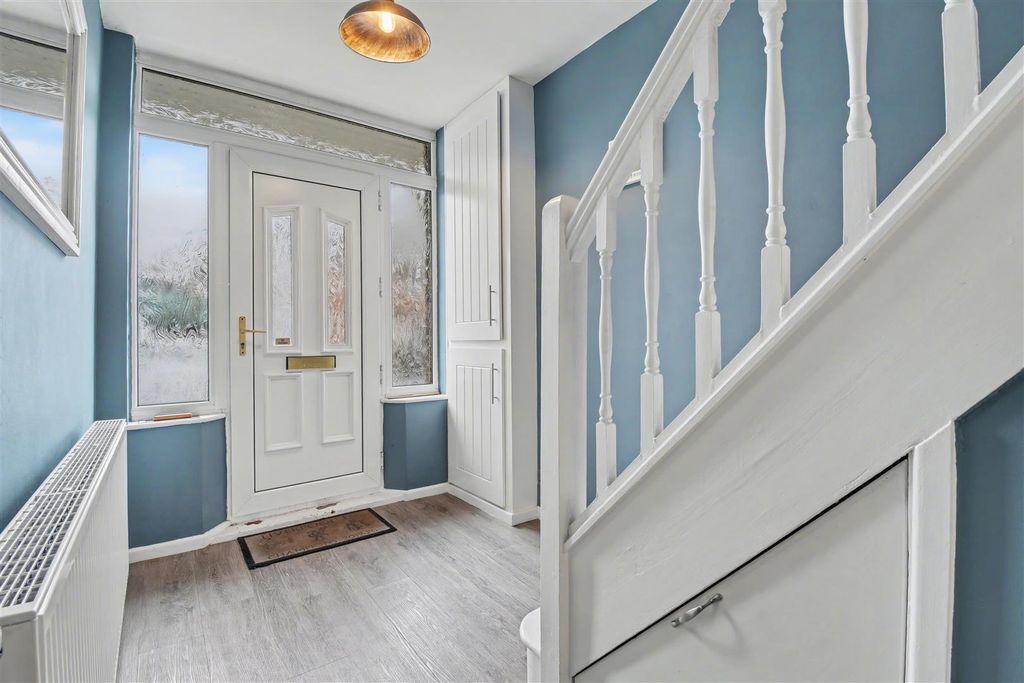 Property photo 3 of 22 Entrance Hallway