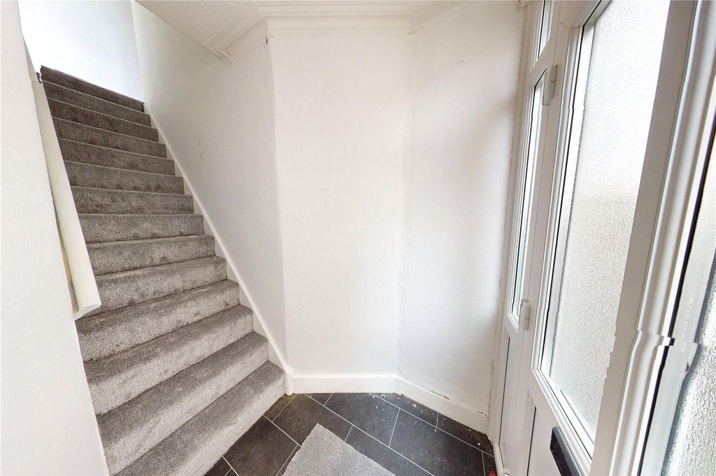 Property photo 2 of 12 Picture No. 10