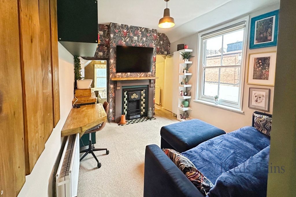 Property photo 3 of 12 Lounge
