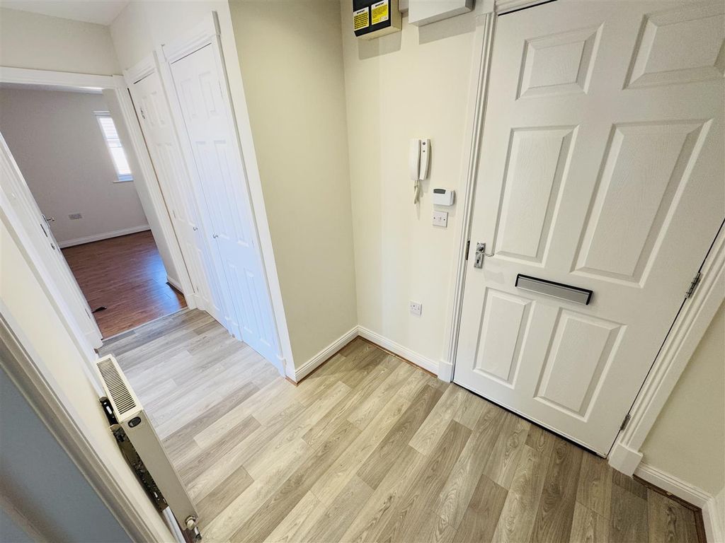 Property photo 2 of 17 Hall