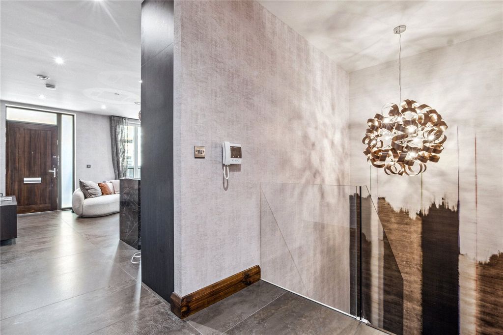 Property photo 2 of 20 Hall