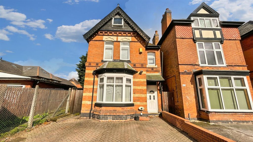 Property photo 1 of 17 Approach