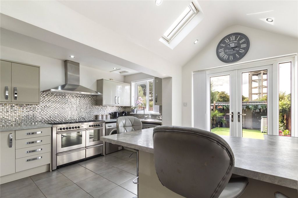 Property photo 2 of 19 Breakfast Kitchen