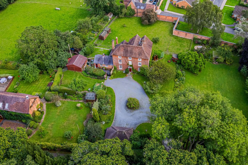 Property photo 2 of 37