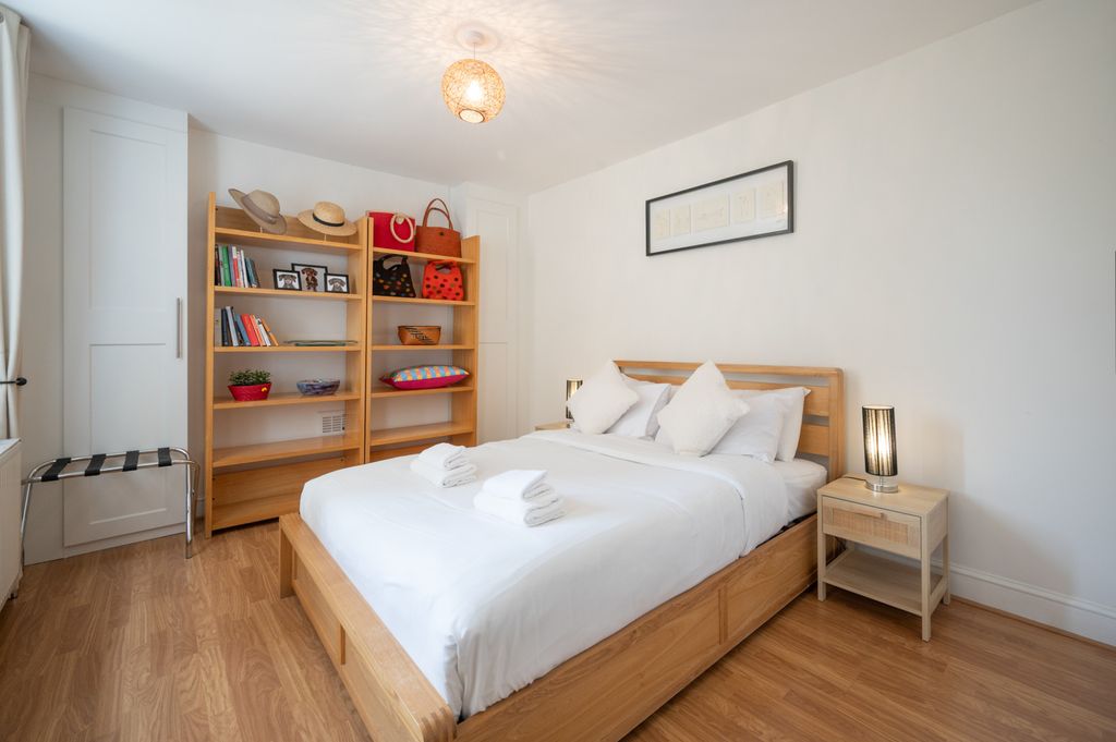 Property photo 3 of 28