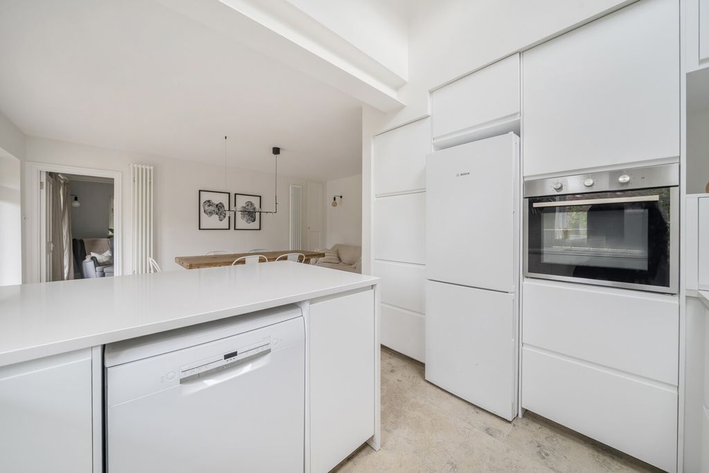 Property photo 3 of 22 1386260-12-69418d...