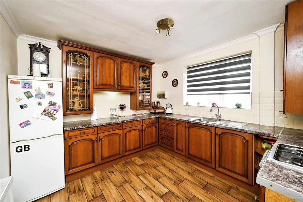 Property photo 3 of 15 Kitchen