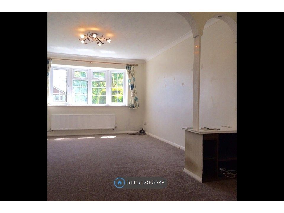 Property photo 2 of 14 Front Lounge