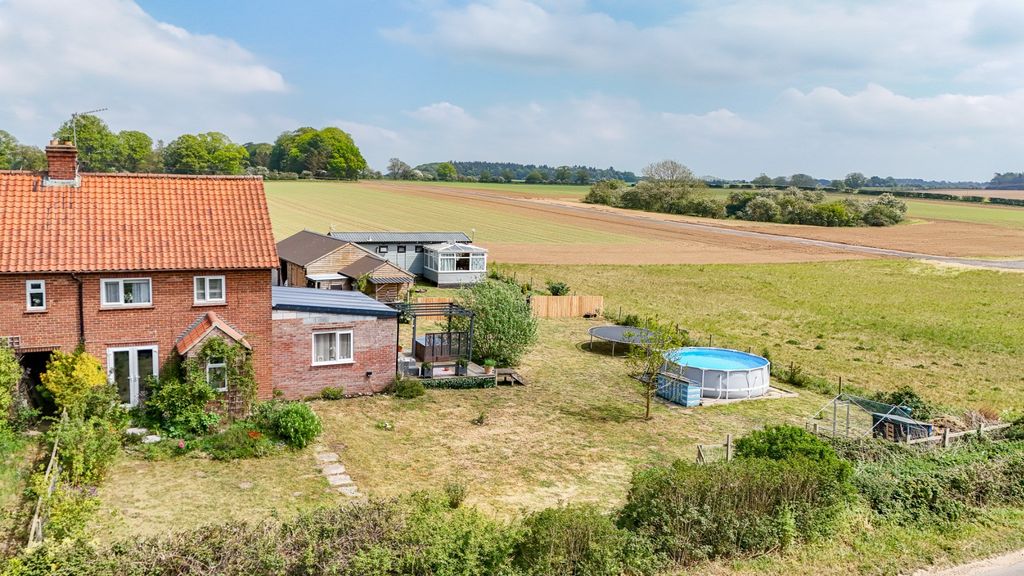 Property photo 2 of 40 5072405