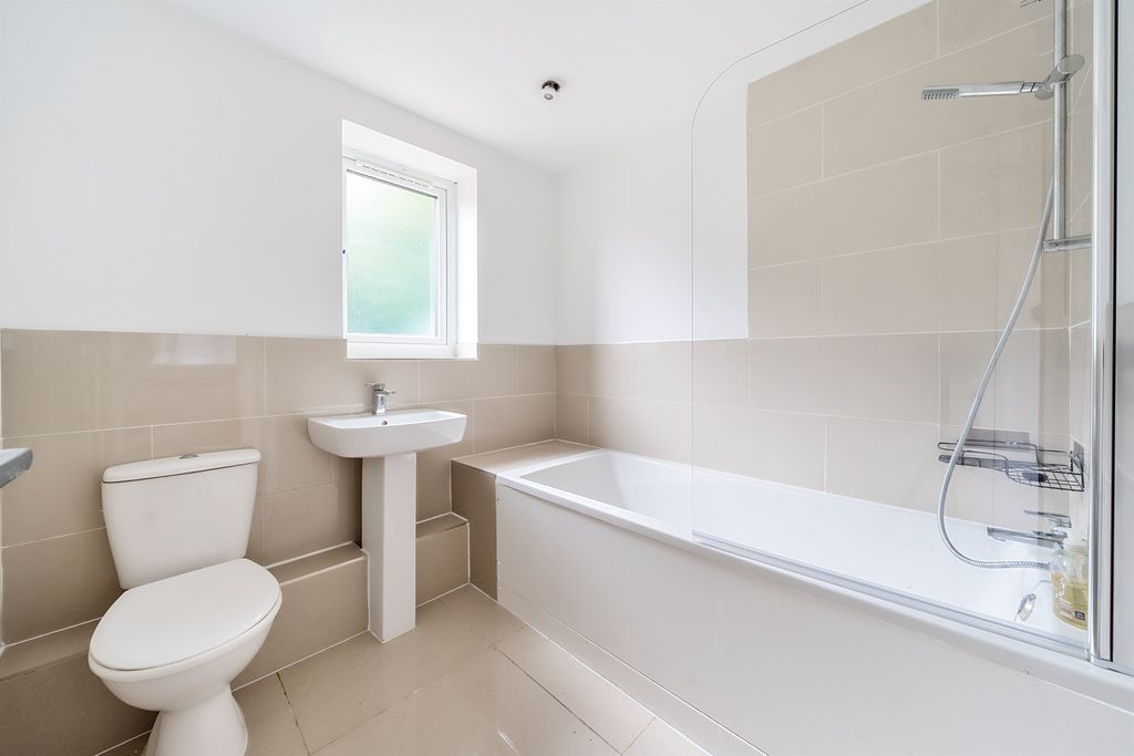 Property photo 1 of 12 Bathroom