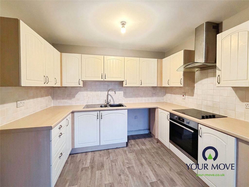 Property photo 3 of 9 Kitchen