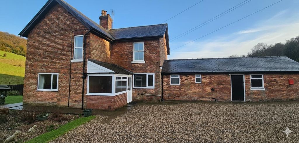 Property photo 2 of 4 Side Exterior