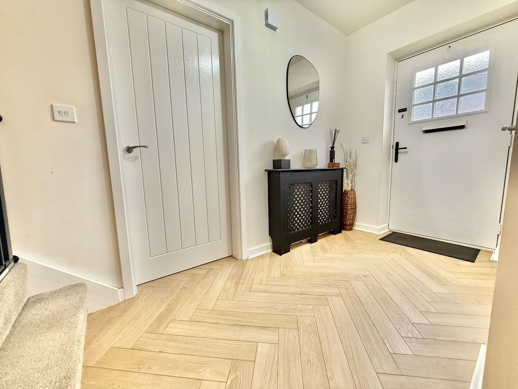 Property photo 2 of 31