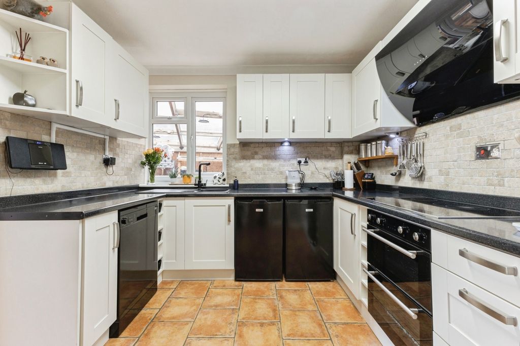 Property photo 3 of 17 Photo