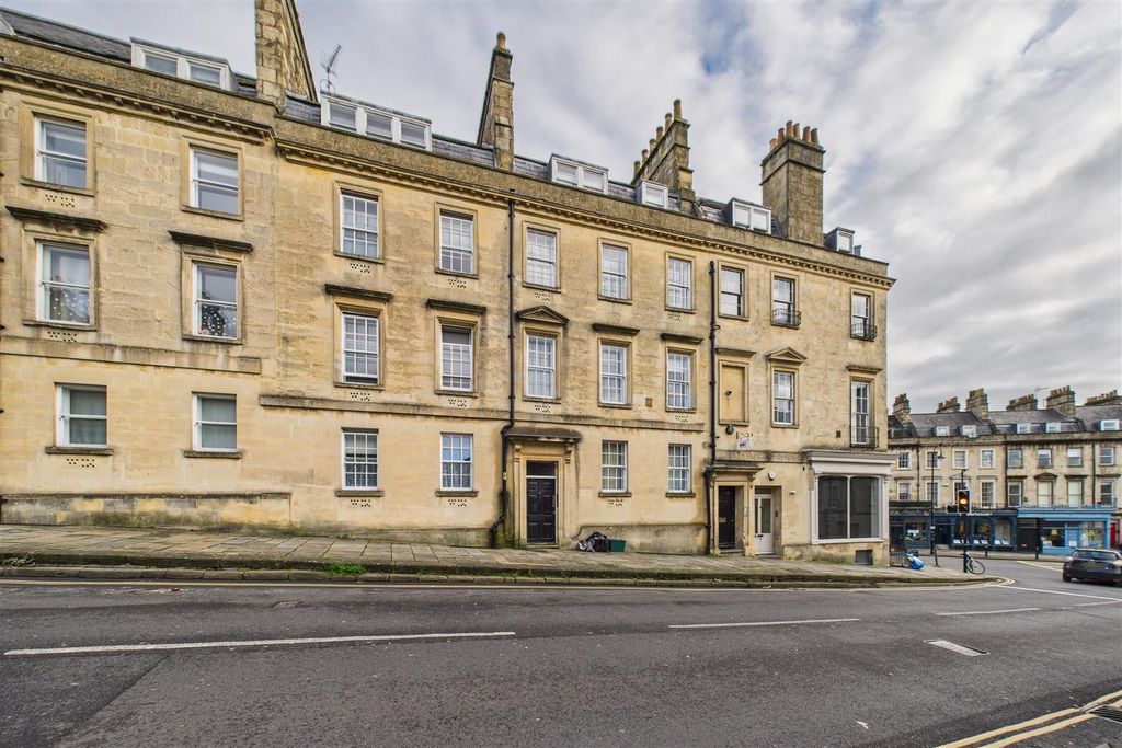 Property photo 1 of 16 Flat 3 4 Fountain Buildings, Walcot, Bath Ba1 5Du