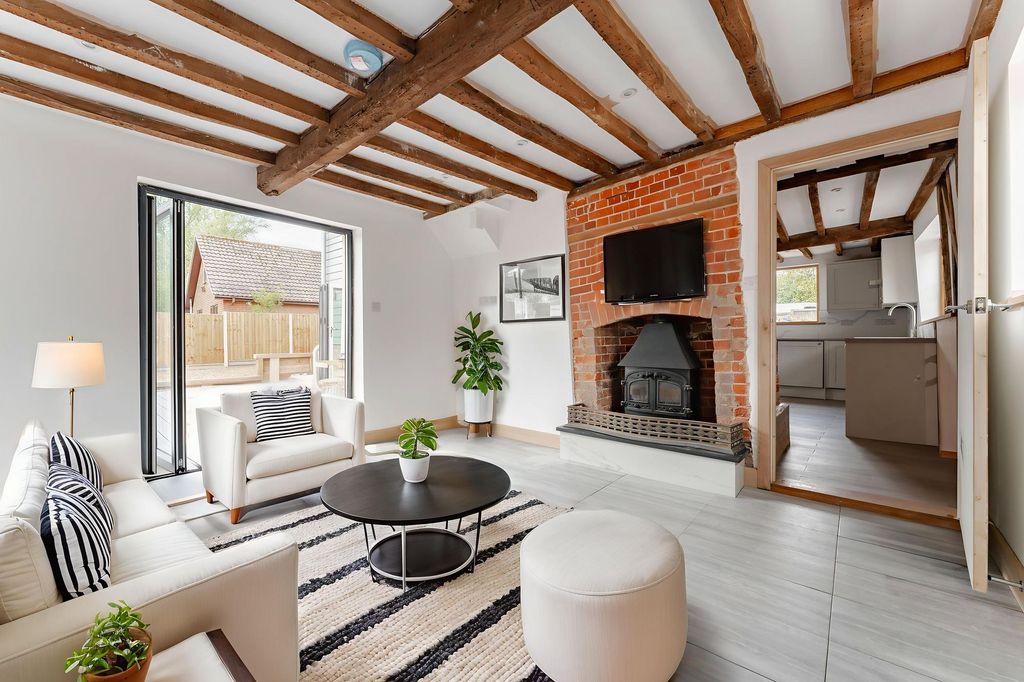 Property photo 2 of 21