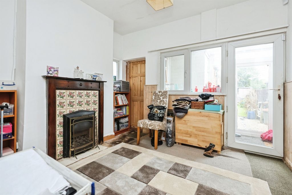 Property photo 2 of 10