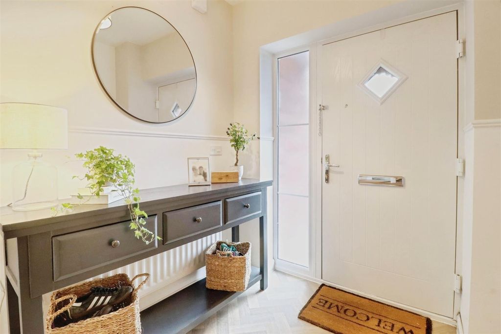 Property photo 3 of 44