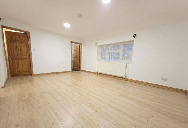 Property photo 3 of 5 Photo 4