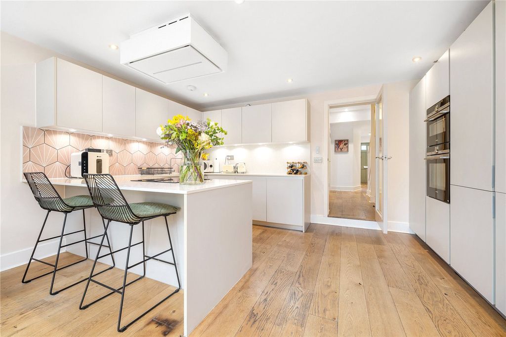 Property photo 1 of 17 Kitchen