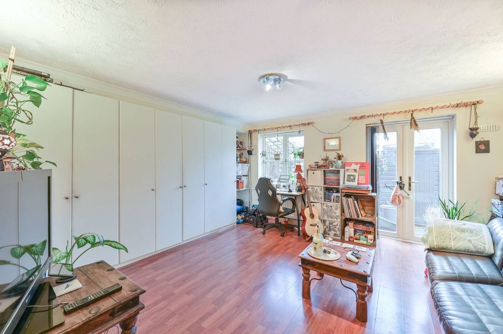 Property photo 3 of 12