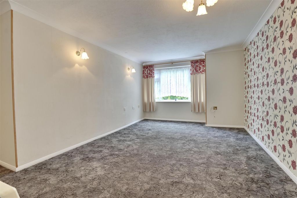 Property photo 3 of 12 0Dbd5503-6753-4Be4-A32F-567B345Bbbdf_1_201_A.Jpeg