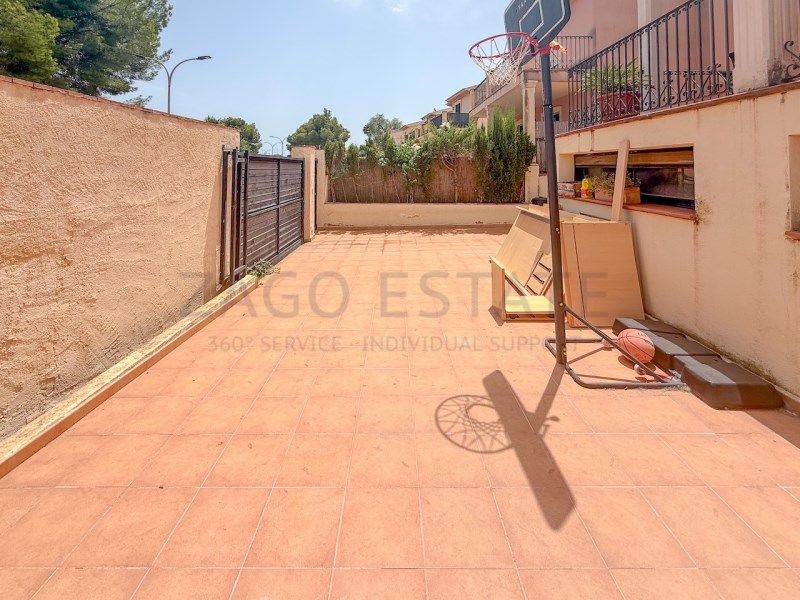 Property photo 2 of 34