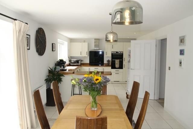Property photo 2 of 9 Kitchen