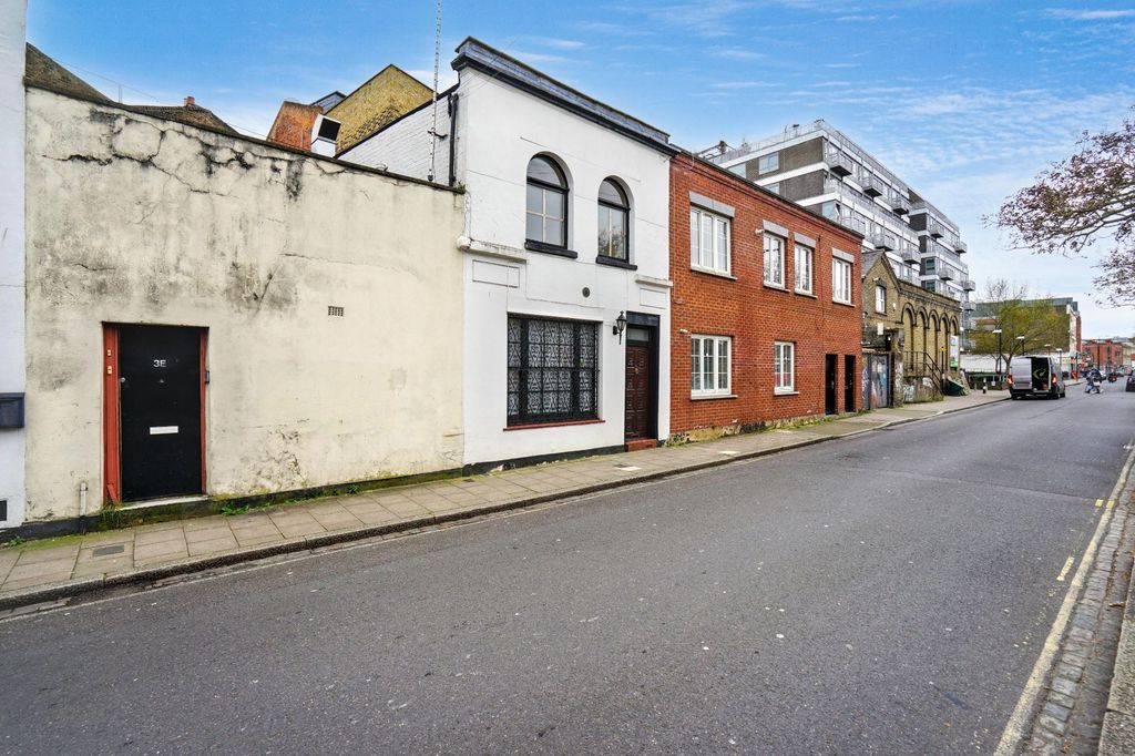 Property photo 2 of 15 5 New Park Road, Brixton, London Sw2 4Du
