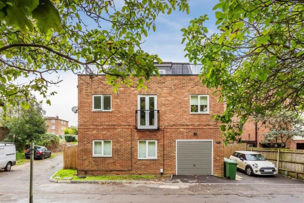 Property photo 1 of 8 d29222F09d60Eef25584