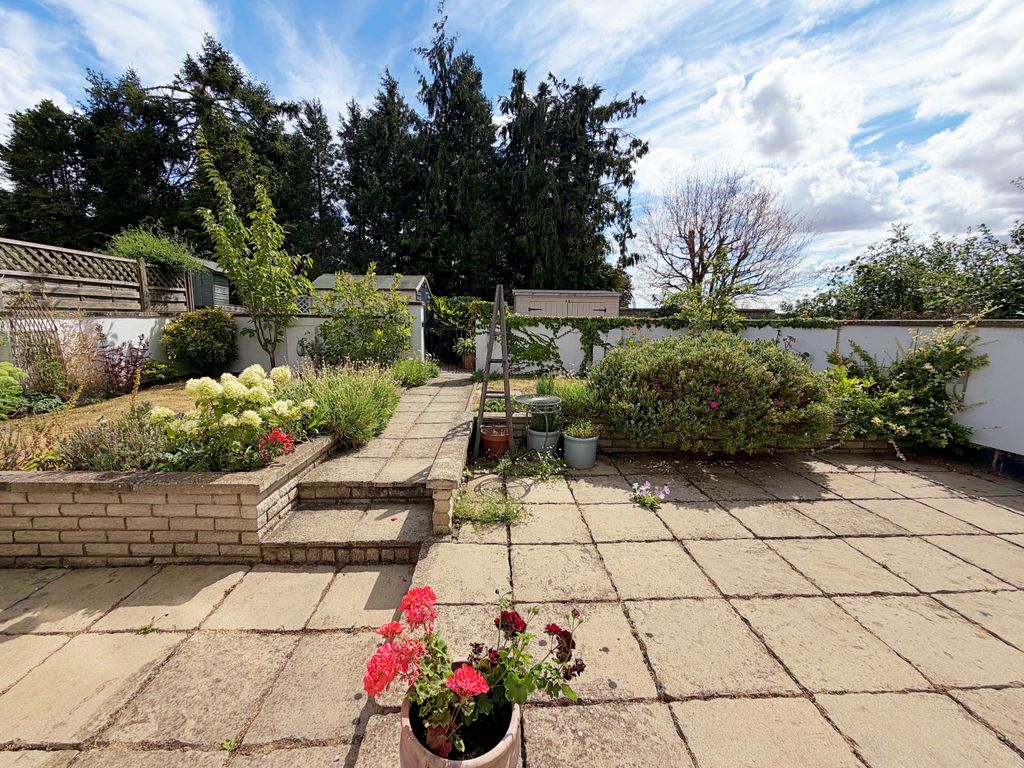 Property photo 2 of 17 Garden