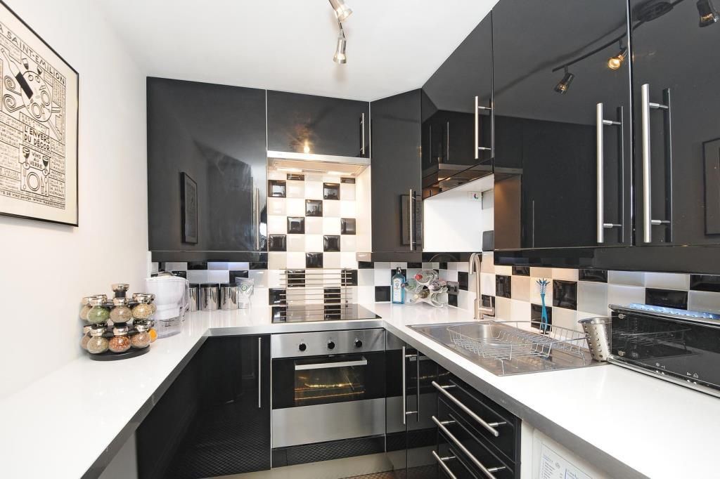 Property photo 2 of 9 Kitchen