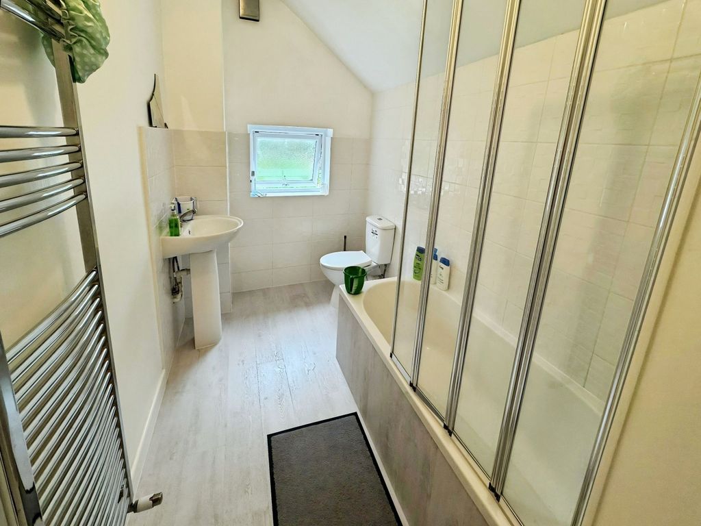 Property photo 3 of 4 5F21d446-5c8B3Db9-0138-4Db4-A6d3-9161E29Fc0dc