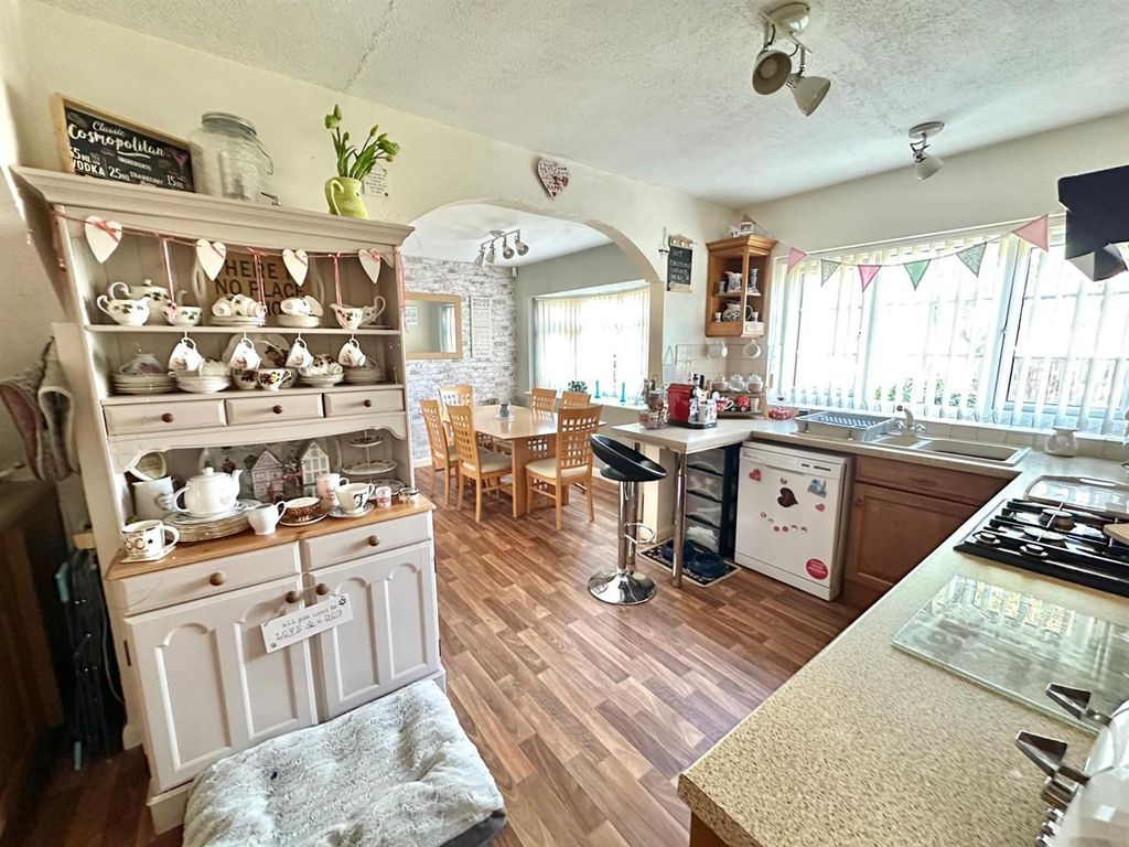 Property photo 2 of 19 Kitchen