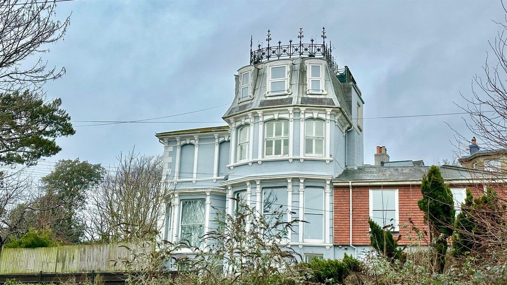 Property photo 3 of 36