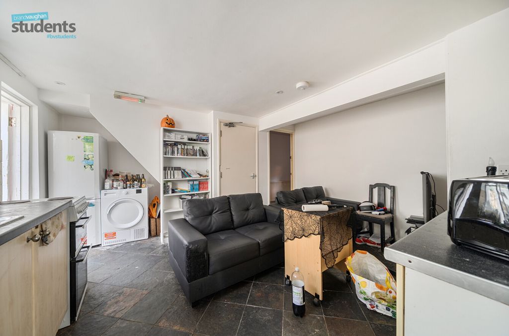 Property photo 3 of 10 F5Aa411A-0618-4B3...