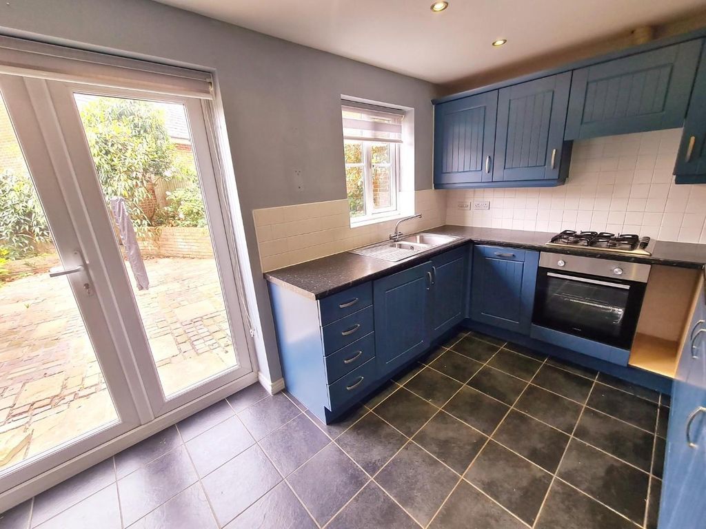 Property photo 2 of 11 Kitchen