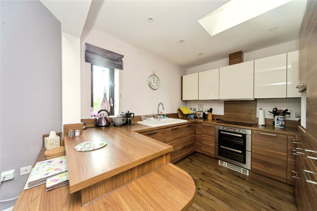 Property photo 2 of 16 Picture No. 27