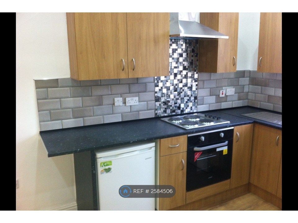 Property photo 1 of 9 Kitchenette