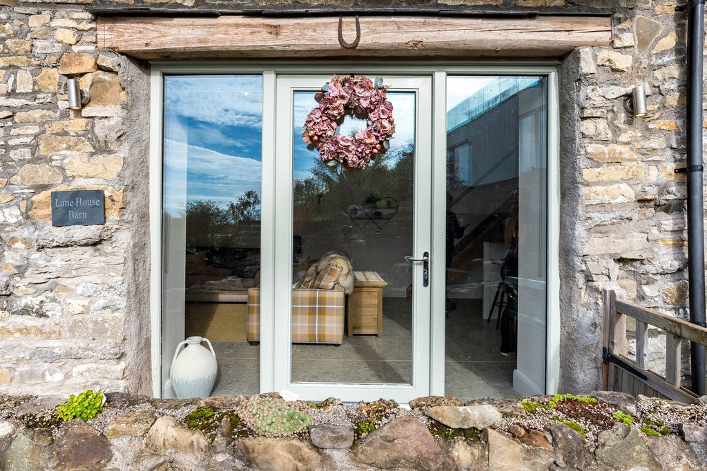 Property photo 3 of 31