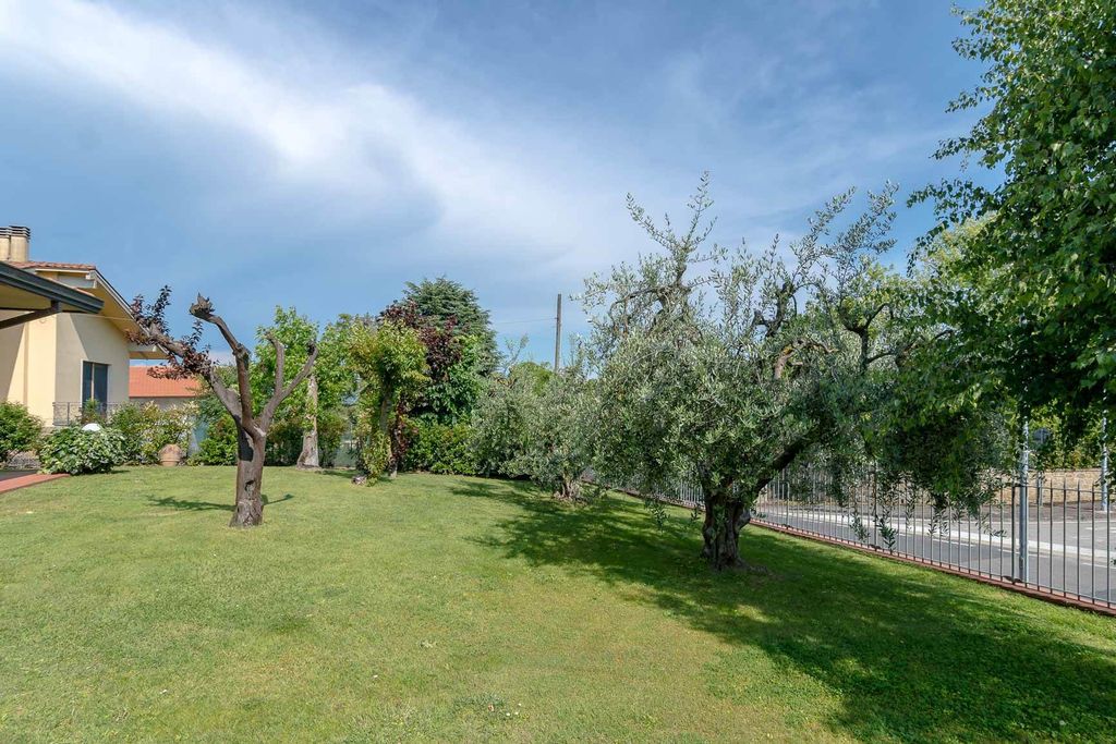 Property photo 1 of 30