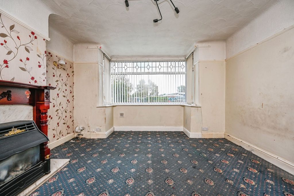 Property photo 3 of 17 Photo