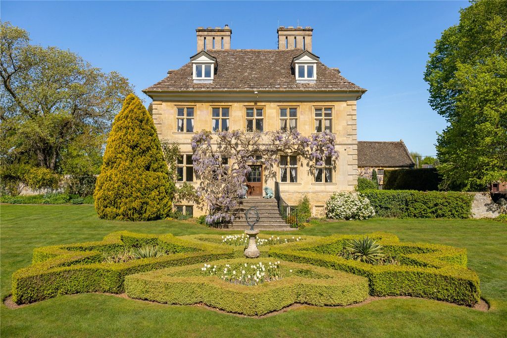 Property photo 1 of 37 South Luffenham Hall