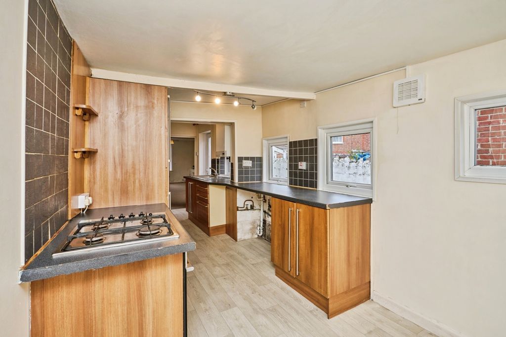 Property photo 3 of 14 Kitchen
