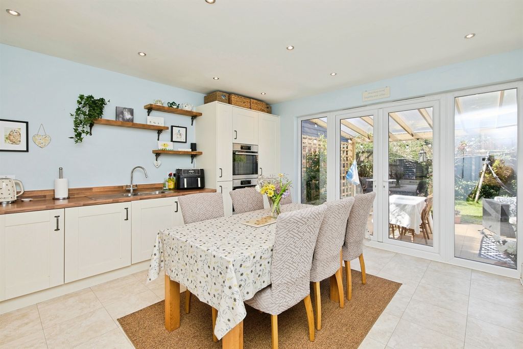 Property photo 2 of 21