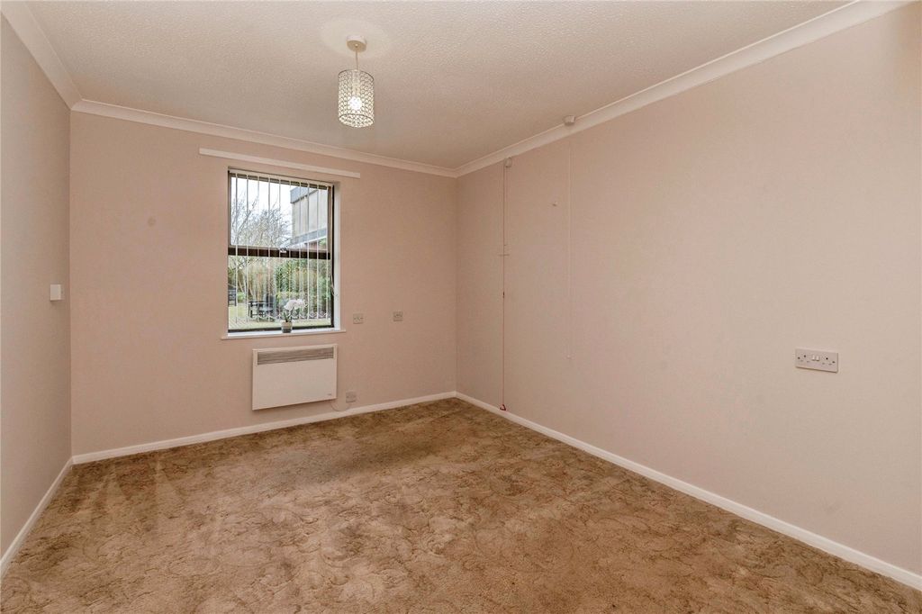 Property photo 3 of 9 Bedroom