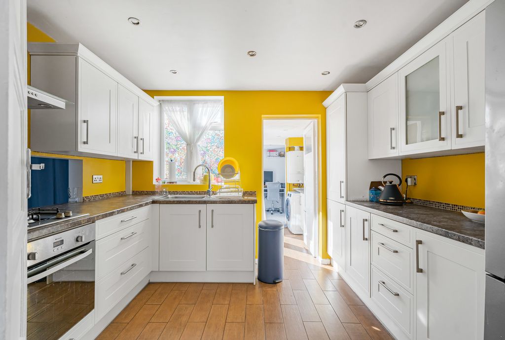 Property photo 3 of 12 Kitchen
