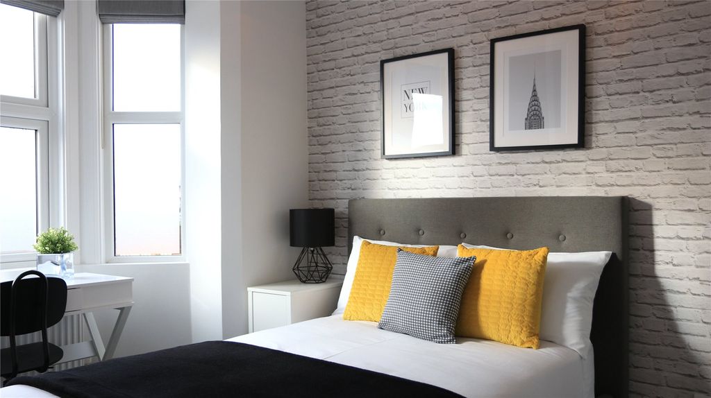 Property photo 3 of 6 Bedroom